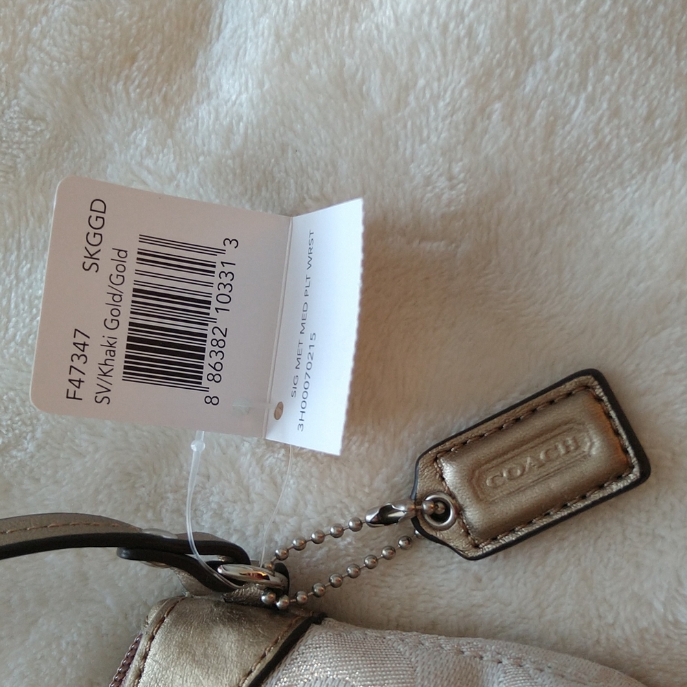 New COACH Signature Wristlet Lurex Gold Metallic Medium Pleated Rare Metallic - Picture 4 of 9